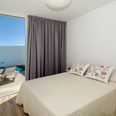Puerto Del Carmen Sleeps 4 With Pool And Wifi Vila