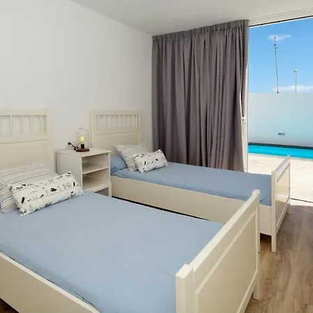 Puerto Del Carmen Sleeps 4 With Pool And Wifi *