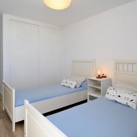 Vila Puerto Del Carmen Sleeps 4 With Pool And Wifi